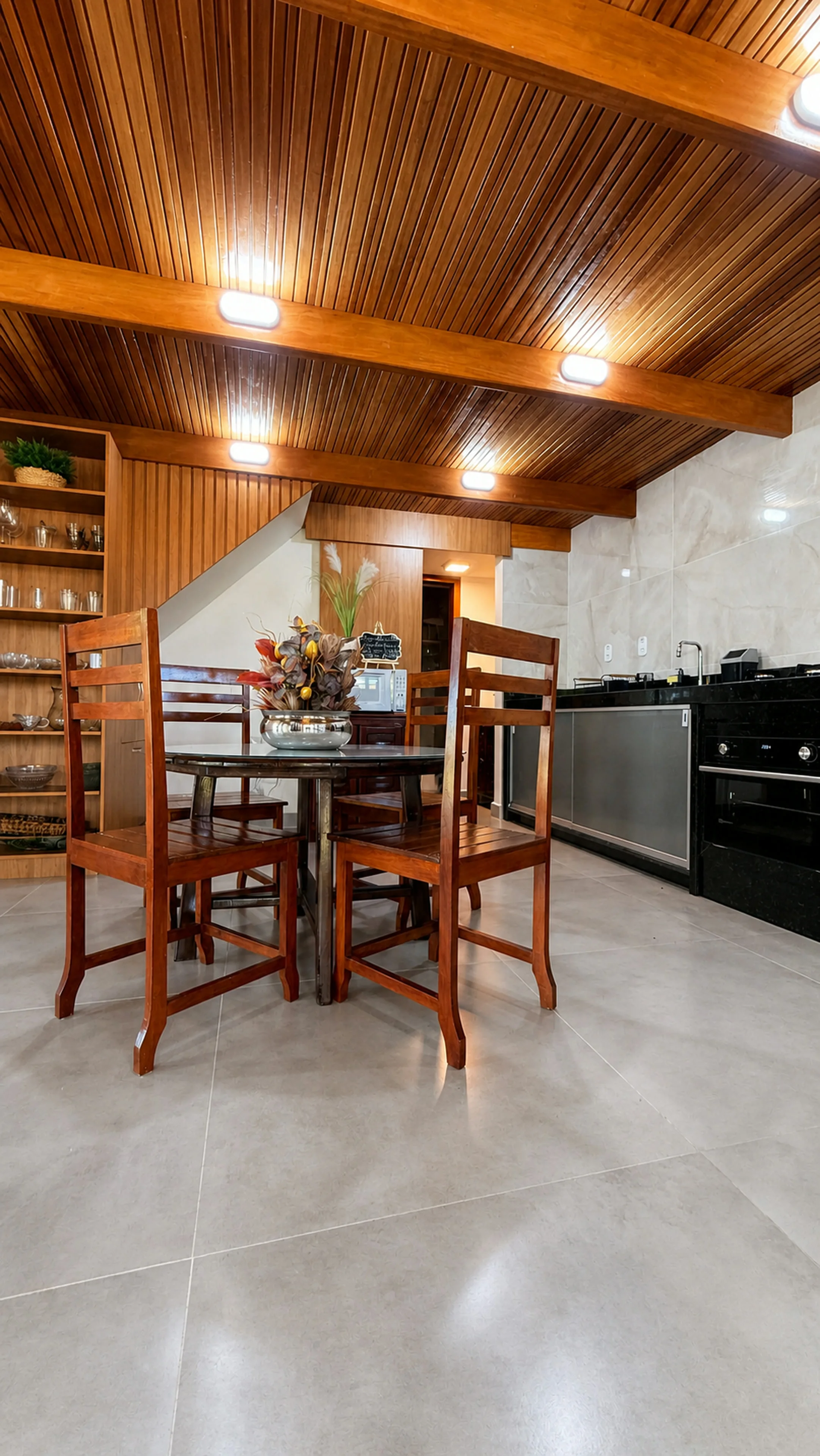 Sala e cozinha do Bangalô Paraíso na Areia