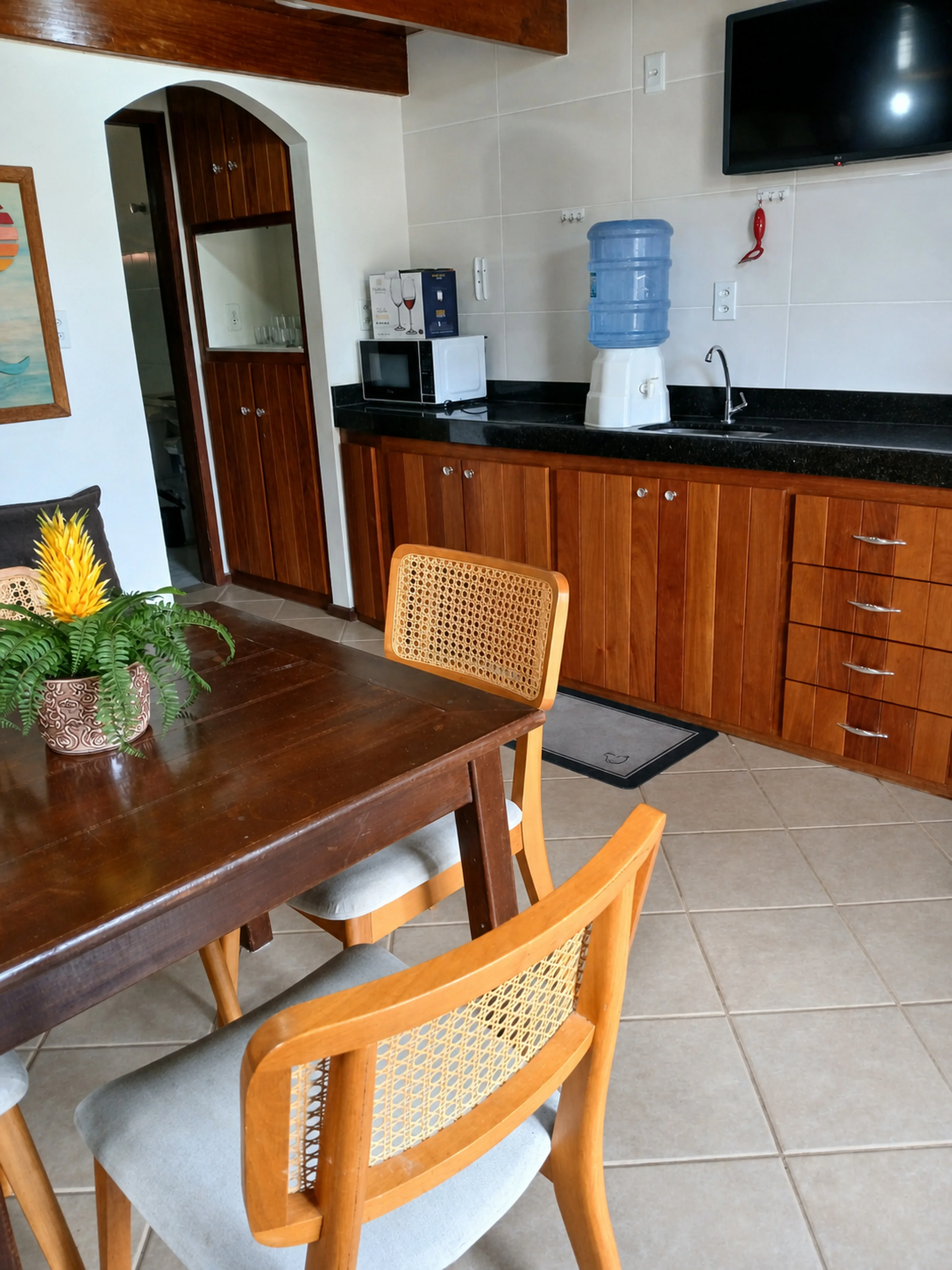 Cozinha e sala de jantar do Bangalô Paraíso dos Coqueiros
