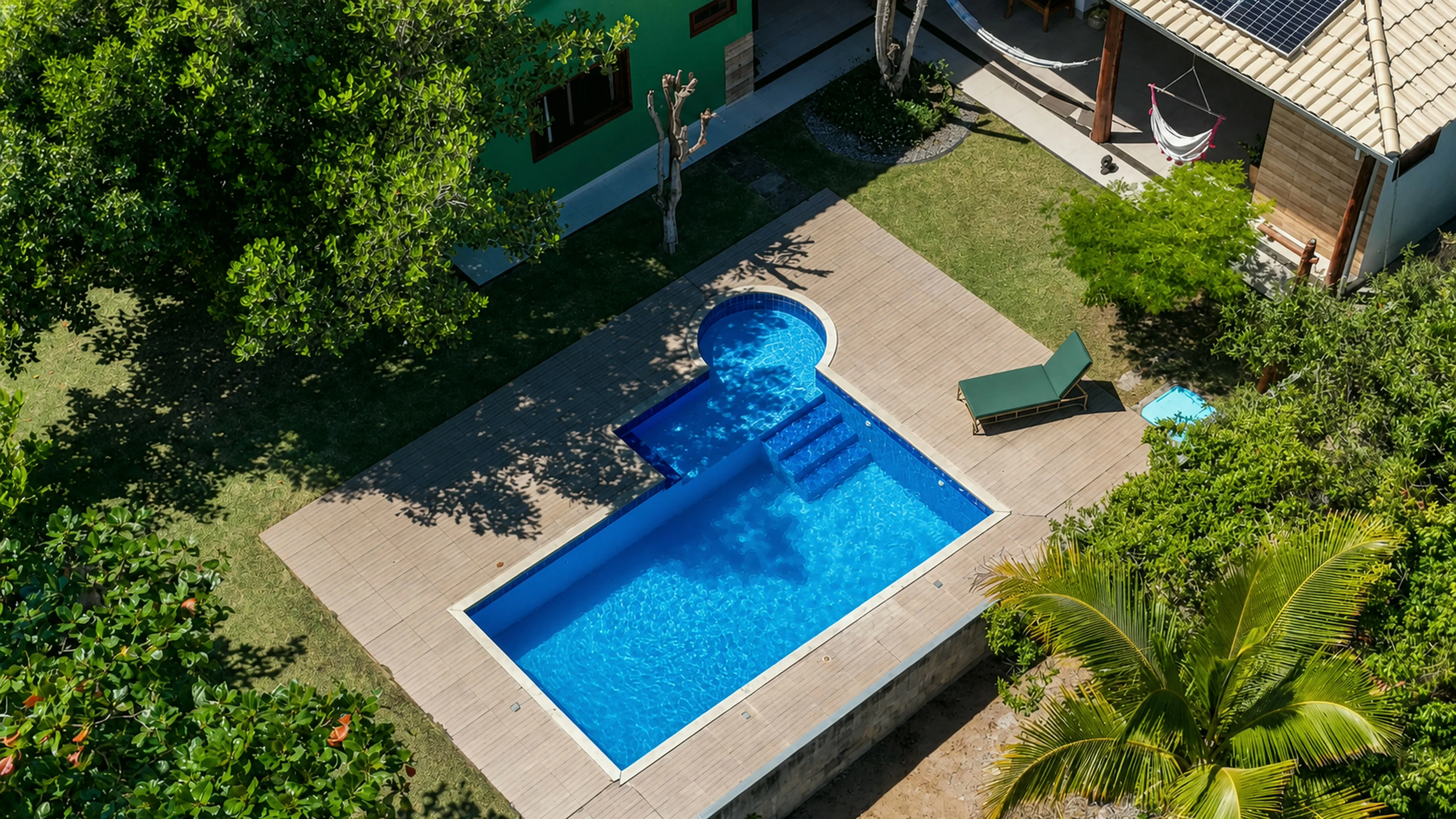 Vista aérea da piscina privativa com hidromassagem da Casa Paulo Filho e Neto