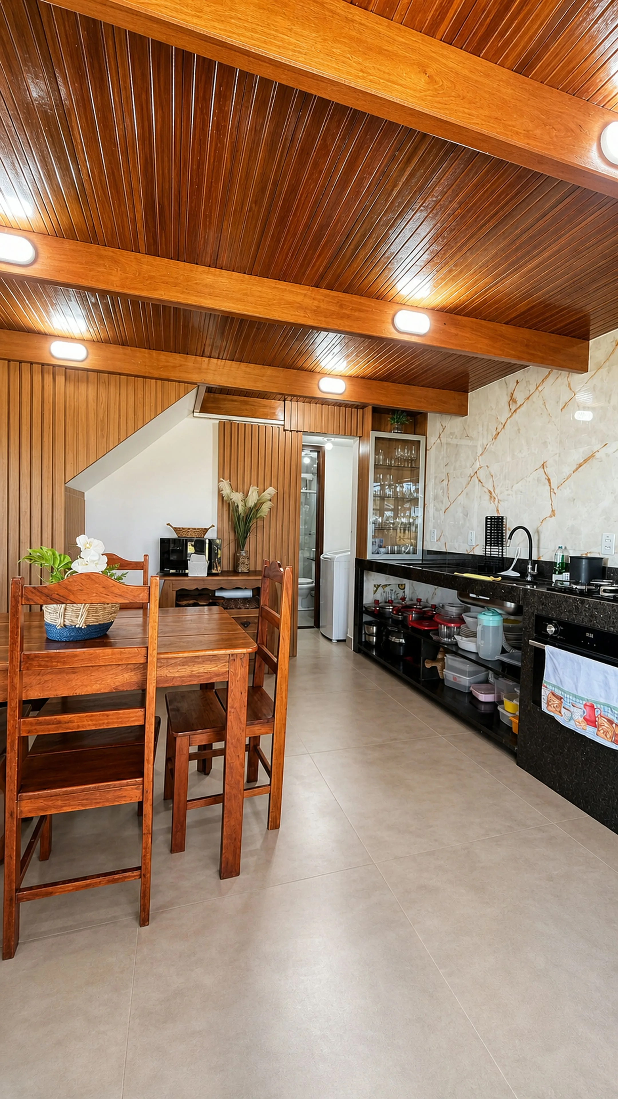 Cozinha e sala de jantar integradas do Paraíso dos Corais